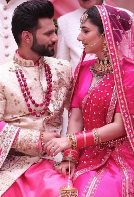 राहुल वैद्य और दिशा परमार की शादी की फोटो