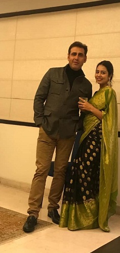 मैराज अहमद खान अपनी पत्नी के साथ