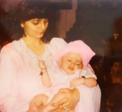 समर्थ गुप्ता की अपनी मां के साथ बचपन की तस्वीर