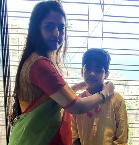 प्रीतम मुंडे अपने बेटे अगस्त्य खाड़े के साथ