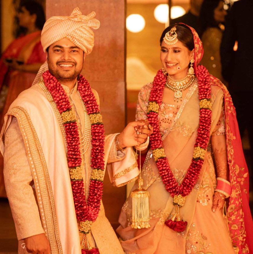 1652966171 461 Devansh Yadav IAS उम्र पत्नी परिवार Biography Hindi देवांश यादव की शादी की तस्वीर