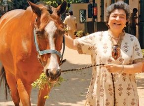 जिया मोदी अपने घोड़े सैक्रियुस के साथ