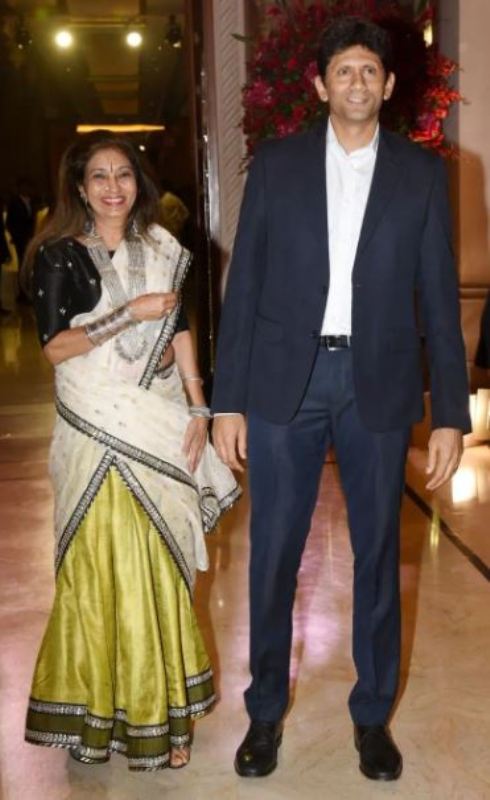 वेंकटेश प्रसाद अपनी पत्नी के साथ
