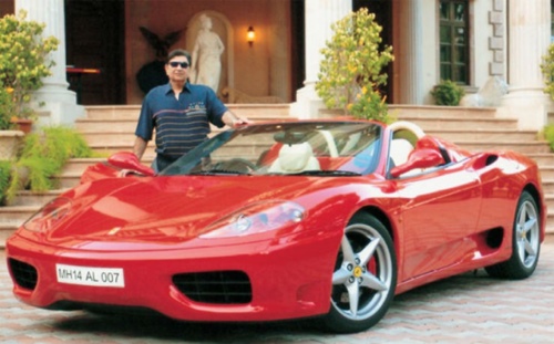 सायरस पूनावाला अपनी Ferrari F360 Spyder के साथ