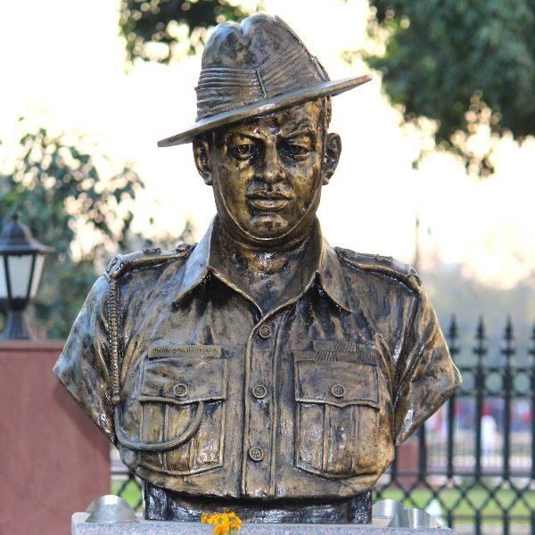 परम योद्धा स्थल, दिल्ली में मेजर धन सिंह थापा की प्रतिमा