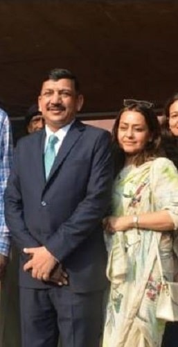 सुबोध कुमार जायसवाल अपनी पत्नी के साथ