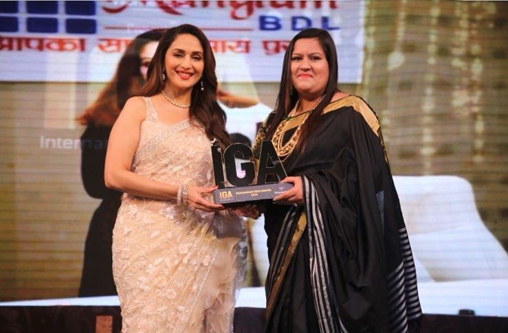 सावी कुमार अपने अंतर्राष्ट्रीय गौरव पुरस्कार के साथ