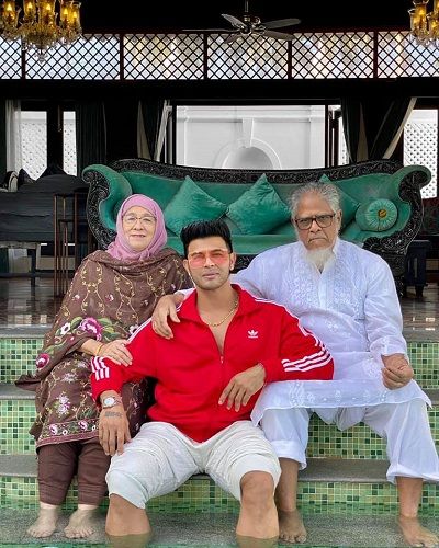 साहिल खान अपने माता-पिता के साथ