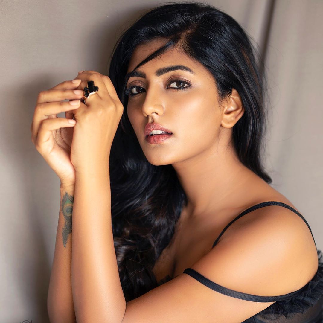 1653200626 562 Eesha Rebba उम्र बॉयफ्रेंड पति परिवार Biography Hindi ईशा रेब्बा का टैटू