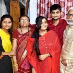 1653201314 830 Deepak Thakur Bigg Boss 12 उम्र परिवार गर्लफ्रेंड Biography दीपक ठाकुर अपने माता-पिता और बहनों के साथ