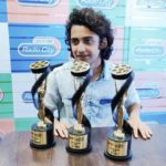 1653201792 958 Sumedh Mudgalkar उम्र गर्लफ्रेंड परिवार Biography Hindi सुमेध मुद्गलकर अपने पुरस्कारों के साथ