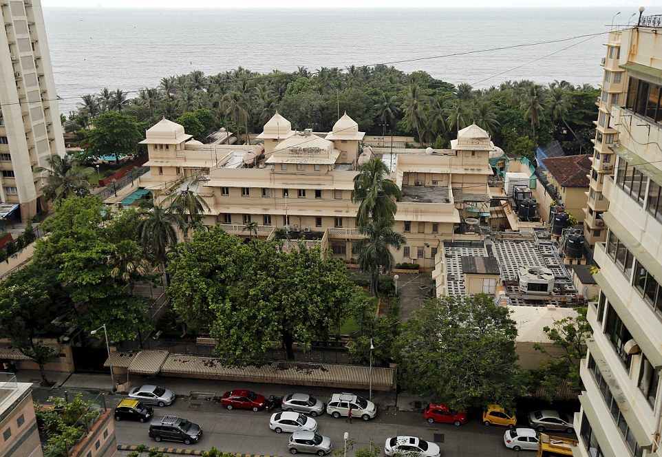 नताशा पूनावाला के ससुर साइरस पूनावाला ने मुंबई में खरीदी पुराने महाराजा की हवेली