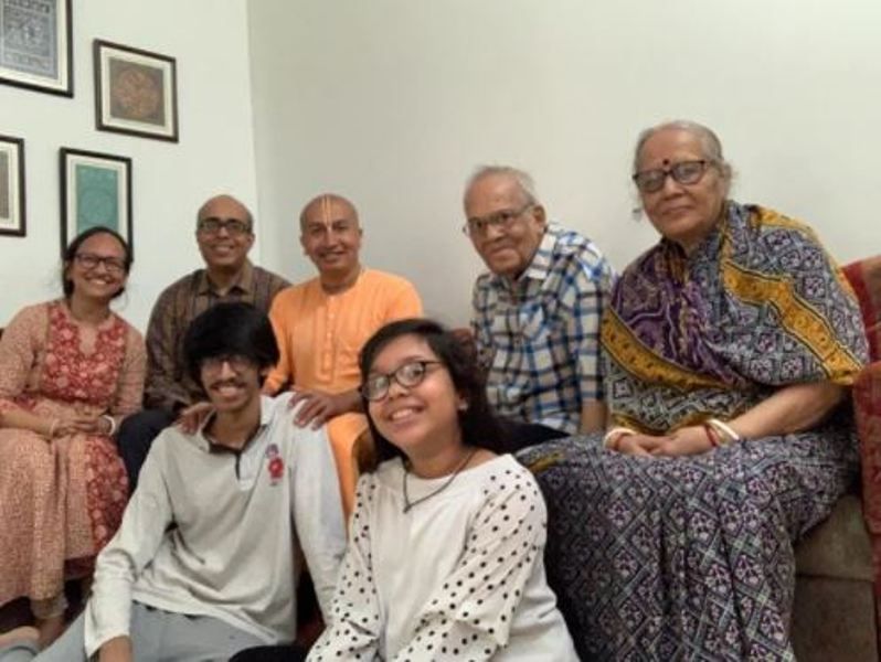 गुआरंगा दास अपने परिवार के साथ