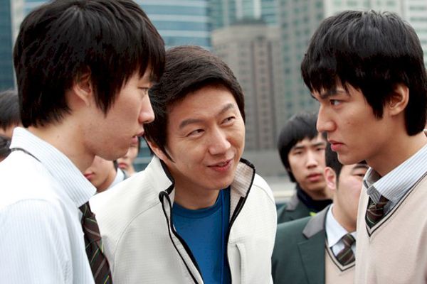 हमारे स्कूल से ईटी के एक दृश्य में ली मिन-हो (2008)