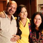 शिव्या पठानिया अपने माता-पिता के साथ