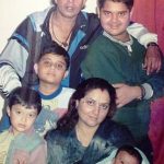 दिशानी चक्रवर्ती की बचपन की फोटो उनके परिवार के साथ