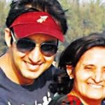 सौरभ राज जैन अपनी मां के साथ 