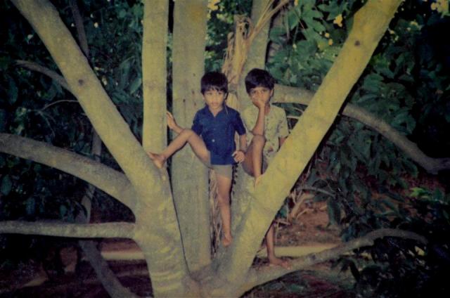 संदीप वांगा और उनके भाई की बचपन की फोटो।