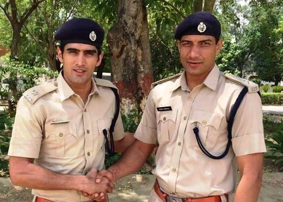 विजेंदर सिंह पुलिस अधिकारी के रूप में