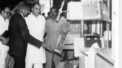 सैम पित्रोदा राजीव गांधी के साथ