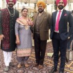 1653227832 980 Supneet Singh उम्र परिवार गर्लफ्रेंड Biography Hindi सुपनीत सिंह अपने परिवार के साथ