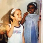 देविशा शेट्टी की बहन के साथ बचपन की फोटो