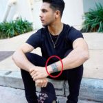 बाईं कलाई पर मिकी सिंह का टैटू