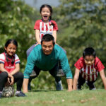 भाईचुंग भूटिया अपने बच्चों के साथ