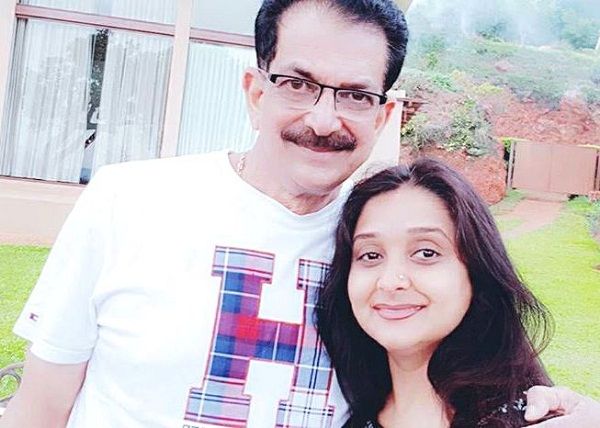मालविका अविनाश अपने पति अविनाश येलंदूर के साथ