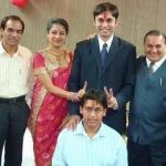 1653258918 429 Paridhi Sharma हाइट Weight उम्र पति Biography Hindi परिधि-शर्मा-उसके-माता-पिता-पति-ससुराल वालों के साथ