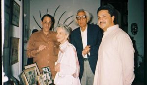 नुस्ली वाडिया अपनी मां और परिवार के साथ पाकिस्तान में