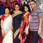 तनुश्री दत्ता अपने माता-पिता और बहन इशिता दत्ता के साथ
