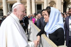 पोप फ्रांसिस के साथ नादिया मुराद की मुलाकात