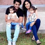 करणवीर बोहरा अपनी पत्नी तीजे सिद्धू और उनकी जुड़वां बेटियों के साथ