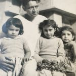 सआदत हसन मंटो अपनी बेटियों के साथ