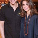 अजय बिजली अपनी पत्नी सेलेना बिजली के साथ