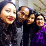 अंकिता कोंवर अपने माता-पिता और बहन झरना कोंवर बरुआ के साथ