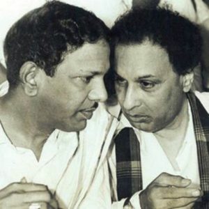 एम करुणानिधि (बाएं) और एमजी रामचंद्रन (दाएं)