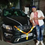 1653304517 617 Saurish Singh Athwal Actor उम्र पत्नी परिवार Biography Hindi सौरीश सिंह अठवाल अपनी कार के साथ