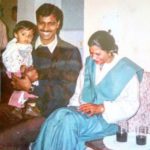 मीनाक्षी चौधरी अपने माता-पिता के साथ