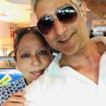 1653308714 850 Shataf Figar हाइट उम्र पत्नी गर्लफ्रेंड परिवार Biography Hindi शताफ फिगर अपनी मां के साथ