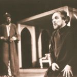 तुगलक नाटक में निरंकुश राजा तुगलक के रूप में मनोहर सिंह
