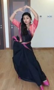 शास्त्रीय नृत्य करतीं श्रीलक्ष्मी श्रीकुमार