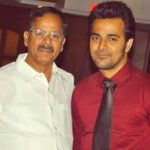 श्रीनीश अरविंद अपने पिता अरविंद नायर के साथ