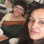 दीपानिता अपनी मां के साथ