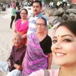 1653342557 337 Nidhi Uttam Actress हाइट Weight उम्र पति Biography Hindi निधि उत्तम अपने माता-पिता और दादा-दादी के साथ