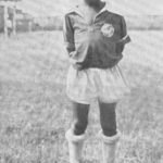 पेले बचपन में फुटबॉल खेलते थे