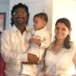 अजय गोगावले अपनी पत्नी और बेटे के साथ