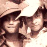 बचपन में अपने भाई के साथ अजय गोगावाला