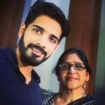 सुशांत अपनी मां के साथ